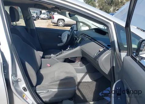 2011 Toyota Prius Three z USA, uszkodzony, nr VIN JTDKN3DU2B0266728